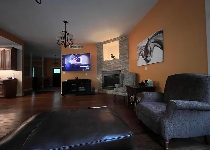 Saratoga Oasis: 9-Bedroom Retreat with Heated Pool and Hot Tub