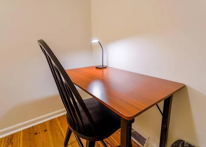 Saratoga Serenity: Charming Rental Nearby Downtown