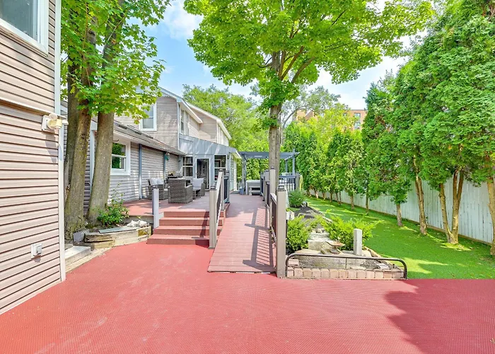 Saratoga Springs Home W/ Hot Tub: Walk To Downtown