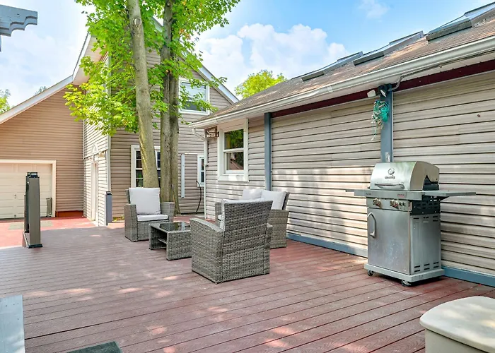 Saratoga Springs Home W/ Hot Tub: Walk To Downtown